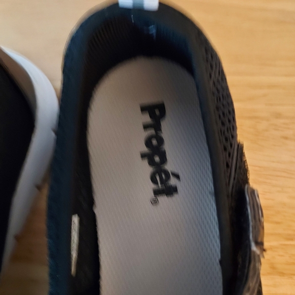 Womans Black shoes - Picture 4 of 4